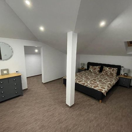 Cozy Apartament With 2Rooms 티미쇼아라 외부 사진