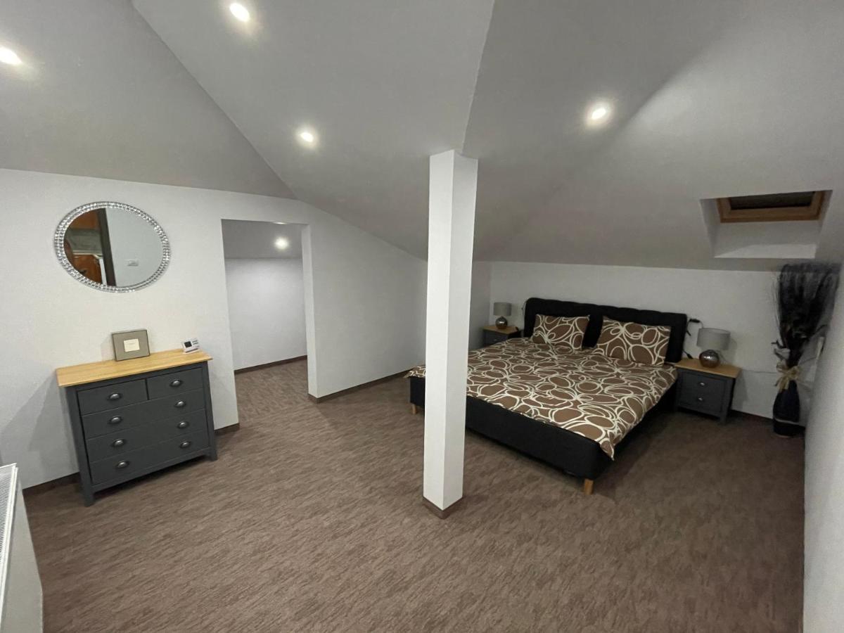 Cozy Apartament With 2Rooms 티미쇼아라 외부 사진
